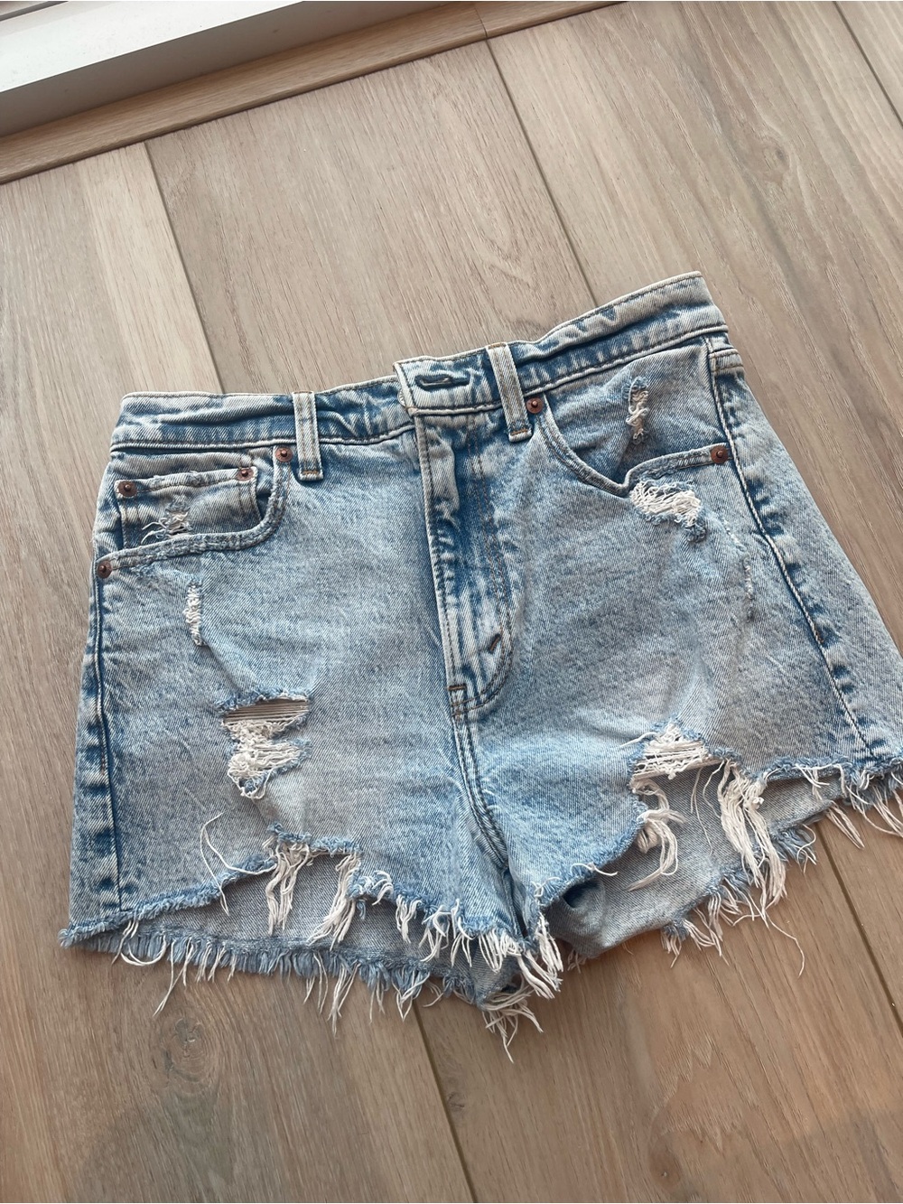 Abercrombie The Mom Short High Rise Jean Shorts - Picture 1 of 5